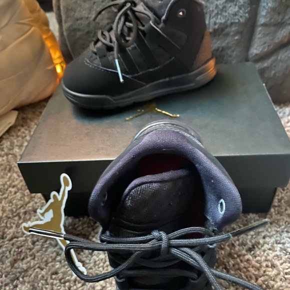 Kids 6C  Jodan’s - Picture 4 of 4